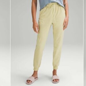 Lululemon Stretch High-Rise Jogger Finch Yellow 16